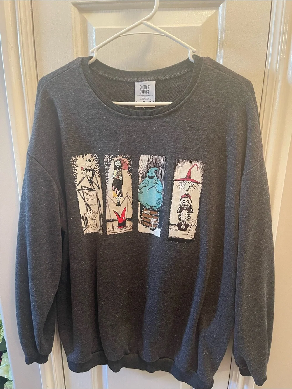 Comfort Colors unisex Gray Crewneck Sweatshirt Nightmare before Christmas - Picture 6 of 6